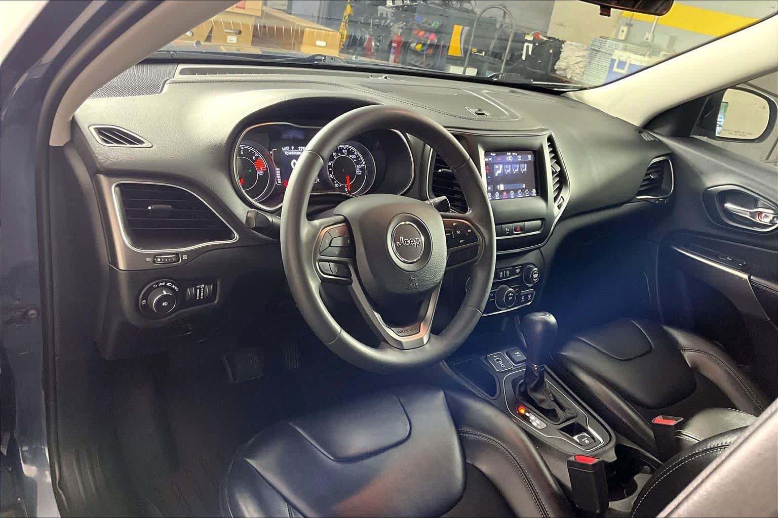 Used 2020 Jeep Cherokee Latitude Plus FWD image 17