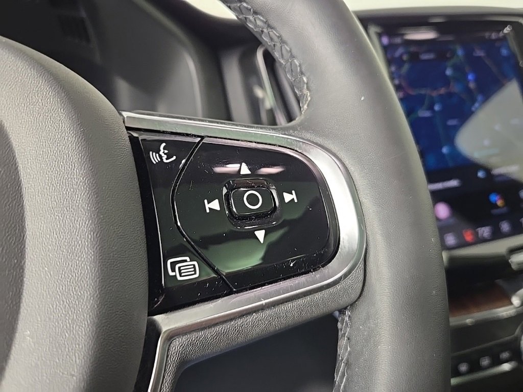 Certified 2023 Volvo XC60 B5 Plus w/ Climate Package image 28
