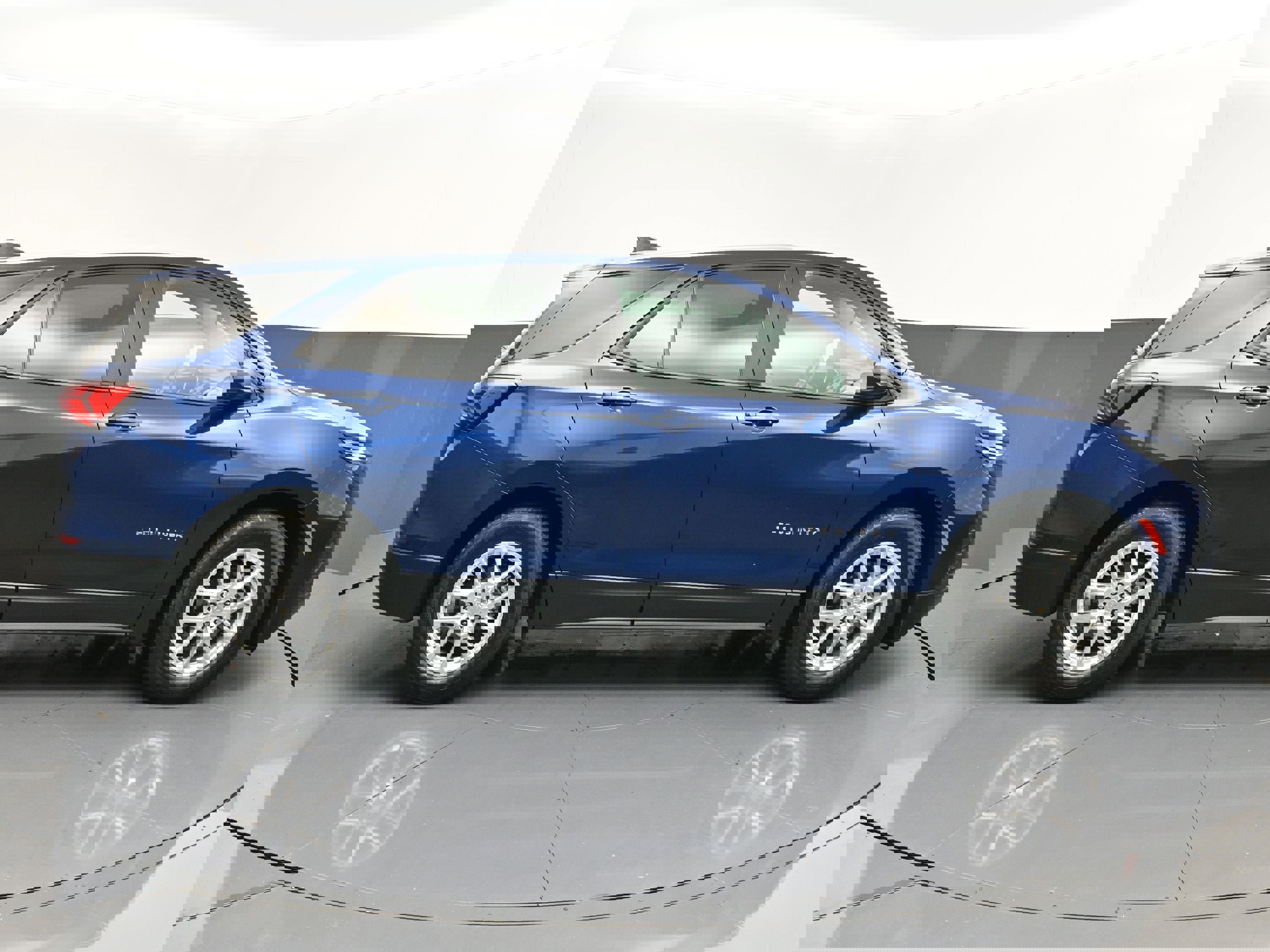 Used 2022 Chevrolet Equinox LS w/ LS Convenience Package image 8