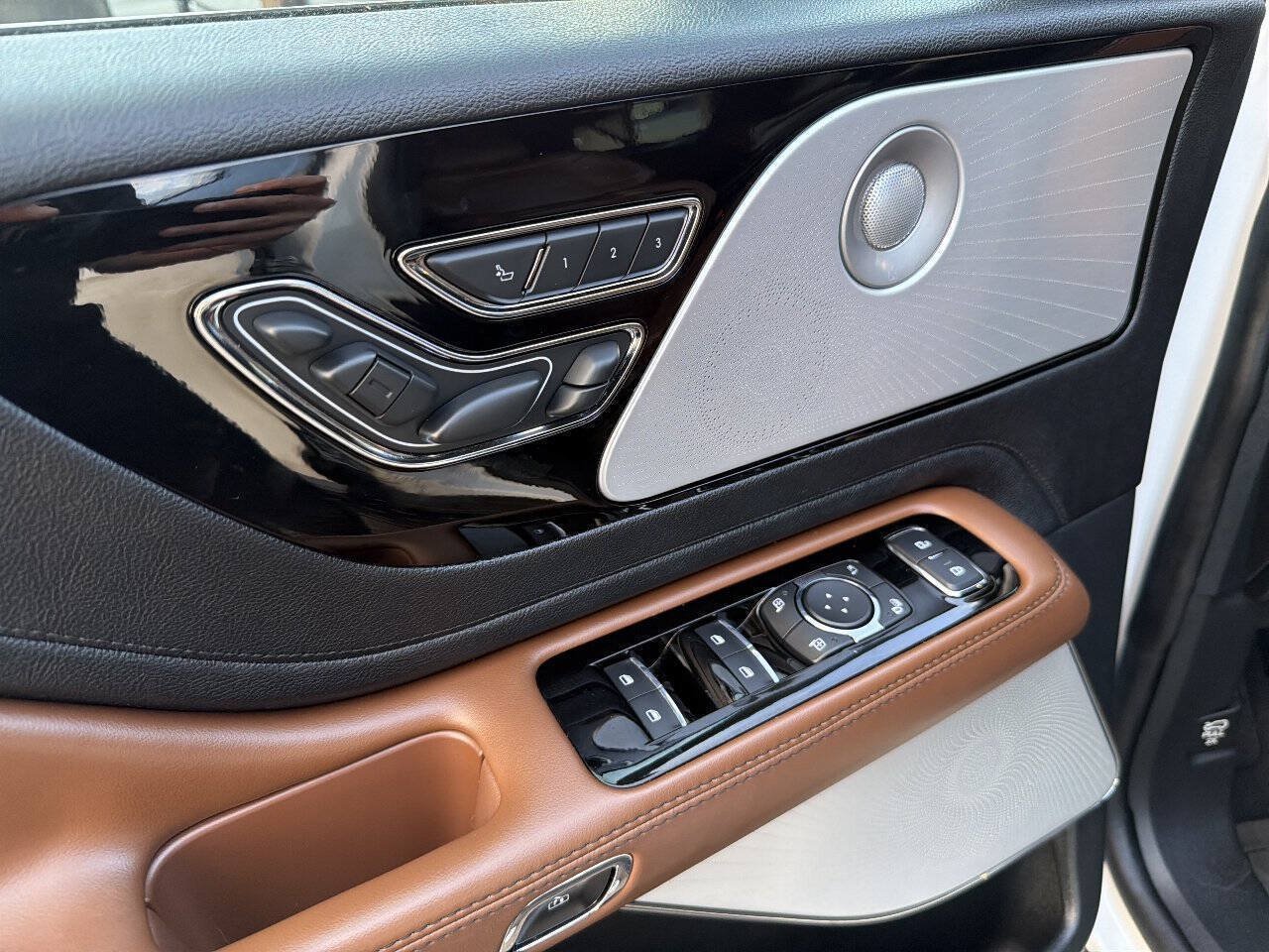 Used 2021 Lincoln Aviator Reserve w/ Equipment Group 201A AWD/4WD image 45