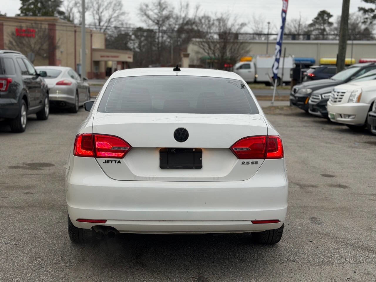 Used 2013 Volkswagen Jetta SE FWD image 6