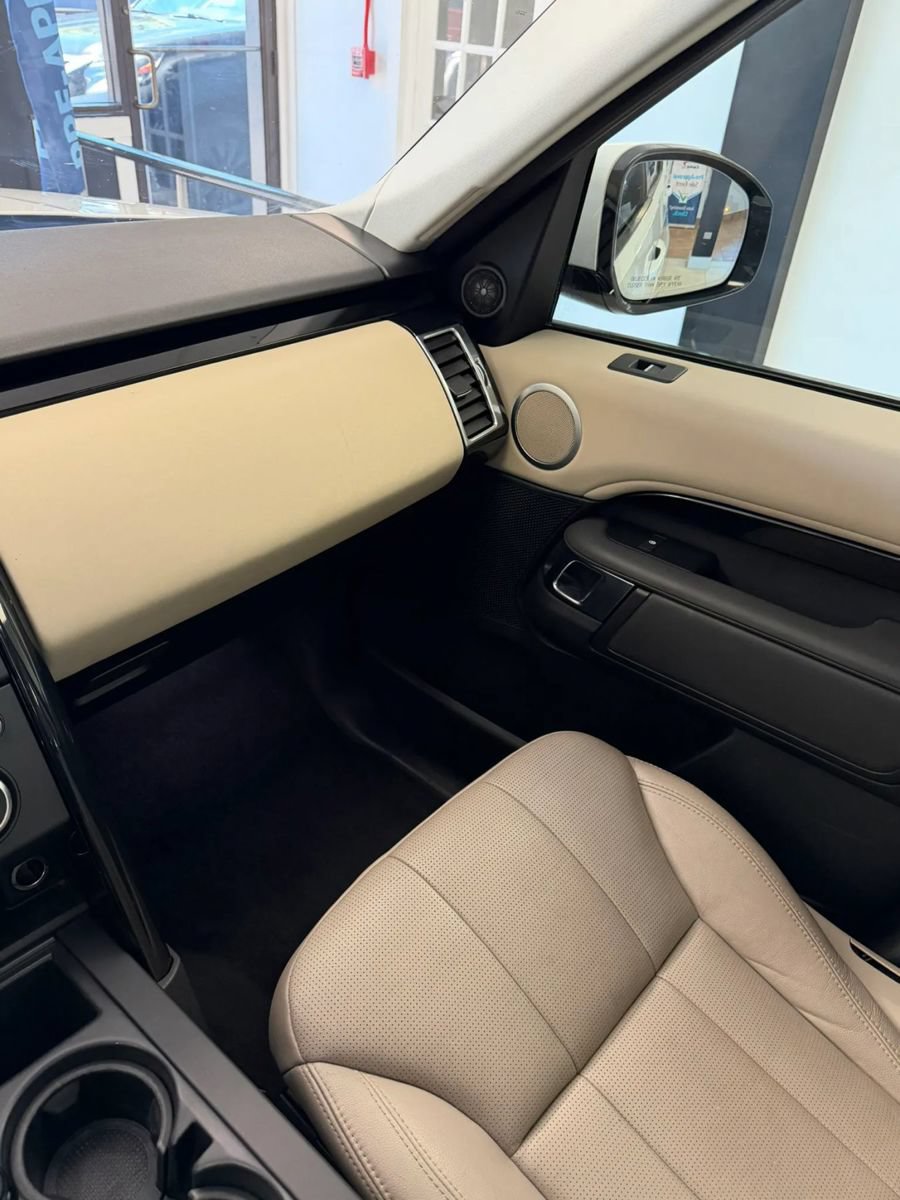 Used 2020 Land Rover Discovery SE AWD/4WD image 52
