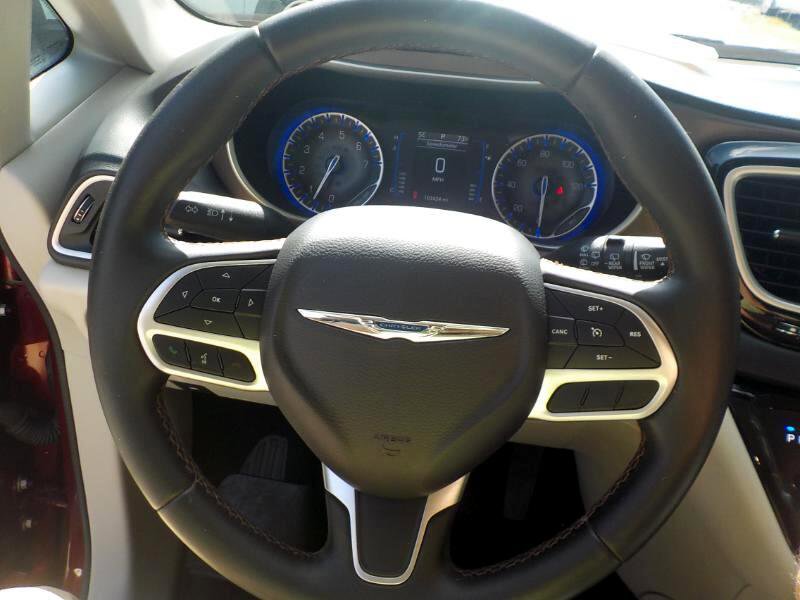 Used 2018 Chrysler Pacifica Touring-L image 11