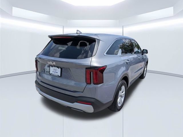 Used 2025 Kia Sorento LX FWD image 4