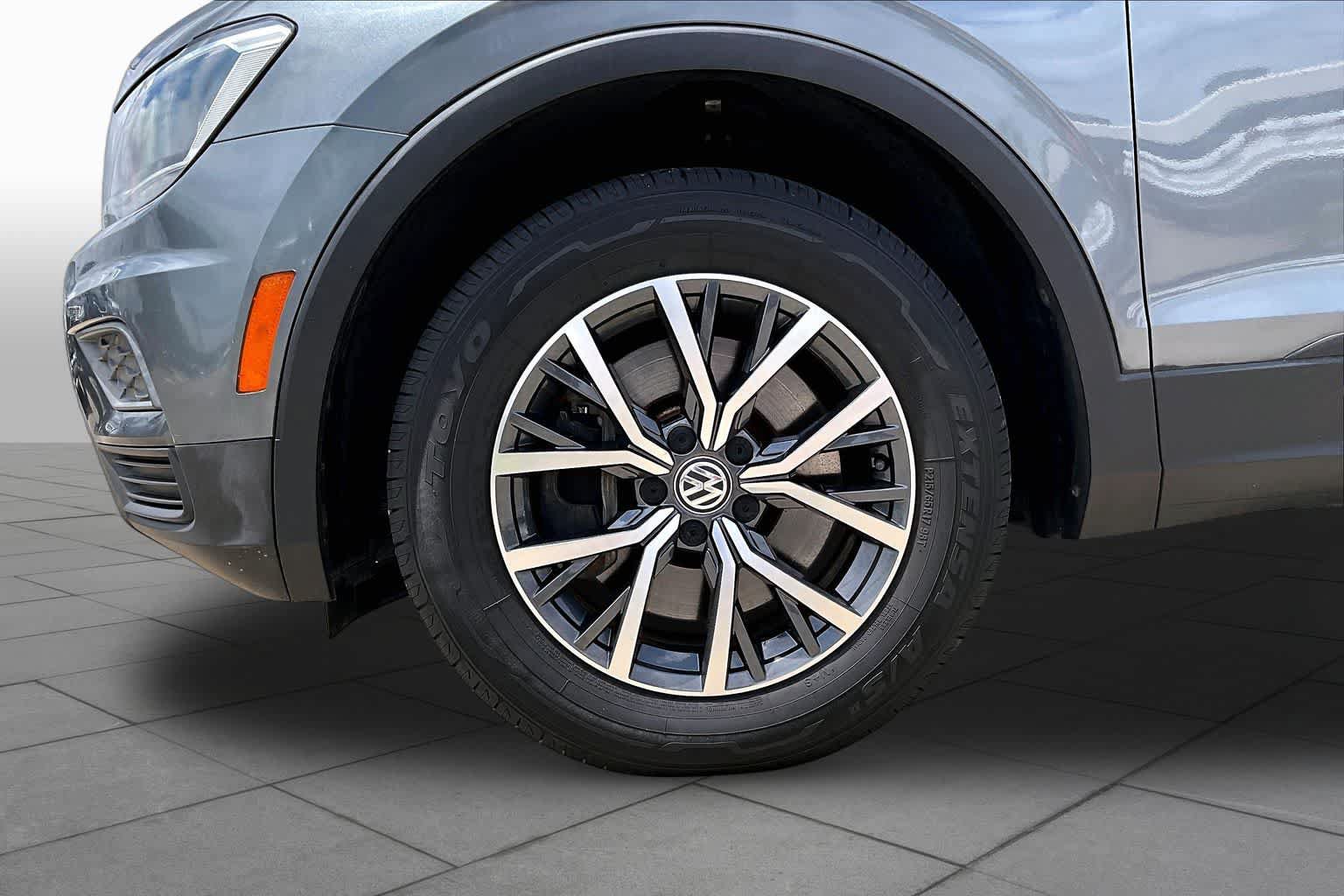 Used 2019 Volkswagen Tiguan SE w/ Panoramic Sunroof Package FWD image 9