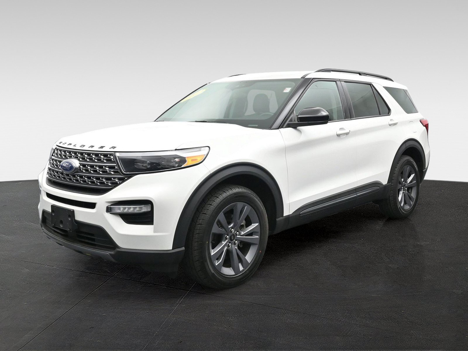 Used 2023 Ford Explorer XLT w/ Equipment Group 202A AWD/4WD image 8