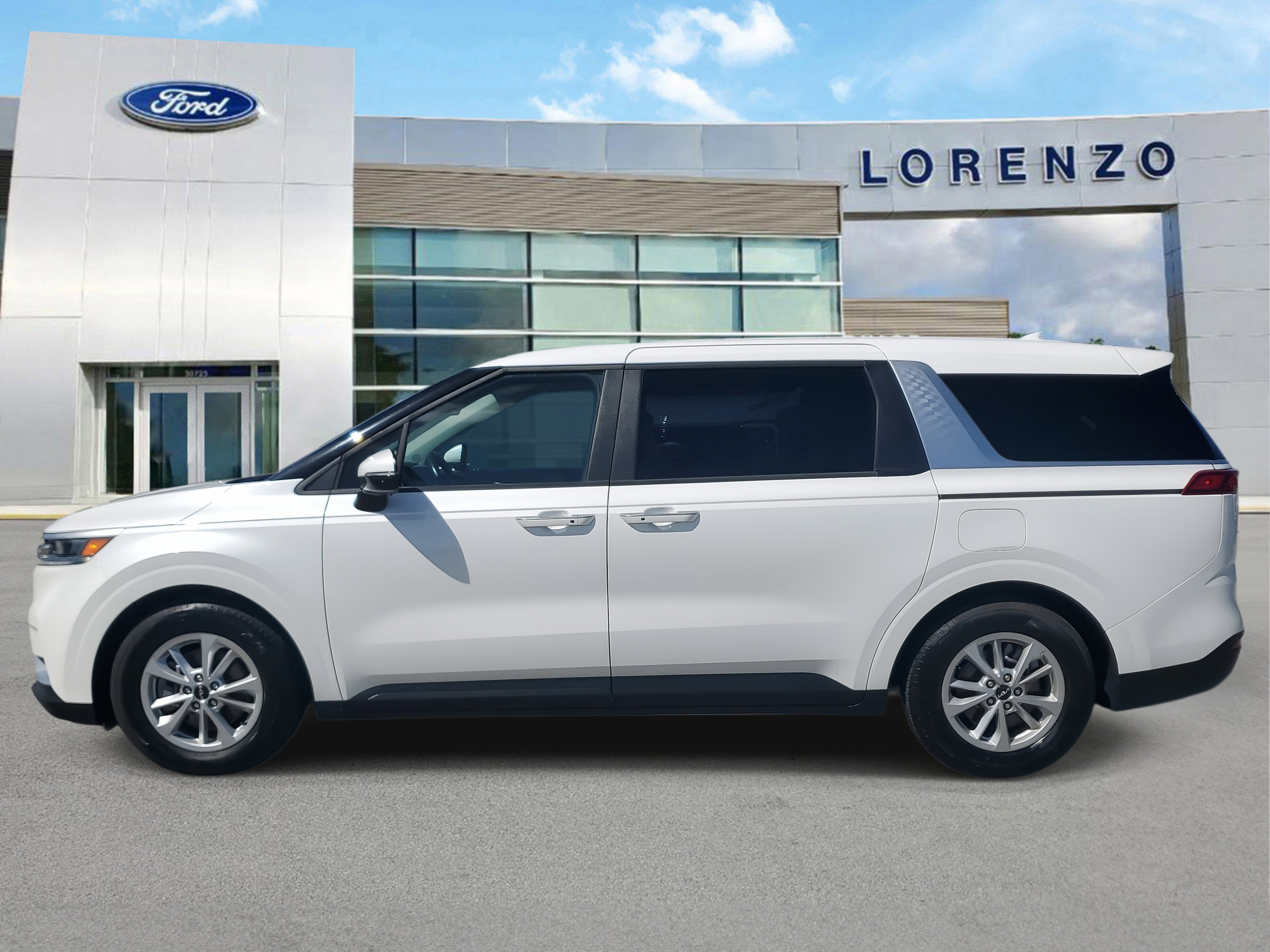 Used 2023 Kia Carnival LX image 8