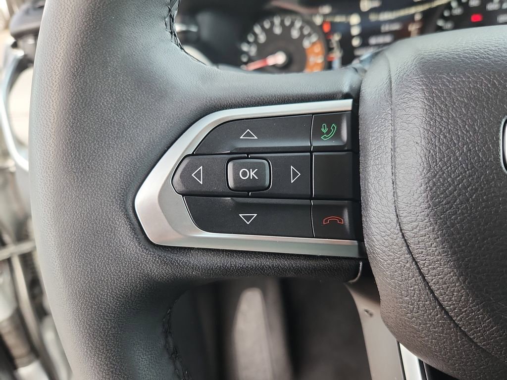 Used 2025 Jeep Compass Limited image 21