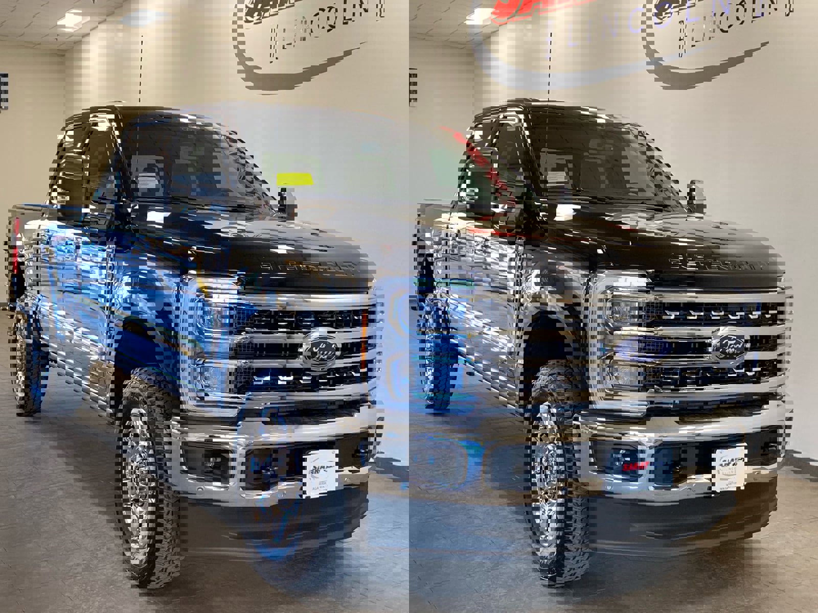 Certified 2025 Ford F350 Lariat w/ Lariat Ultimate Package image 2