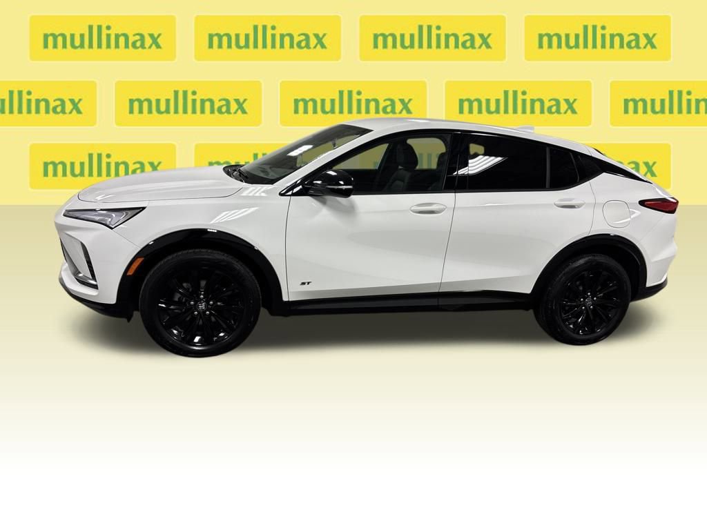 Used 2025 Buick Envista Sport Touring image 9