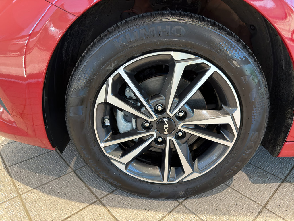 Used 2024 Kia Forte LXS image 9