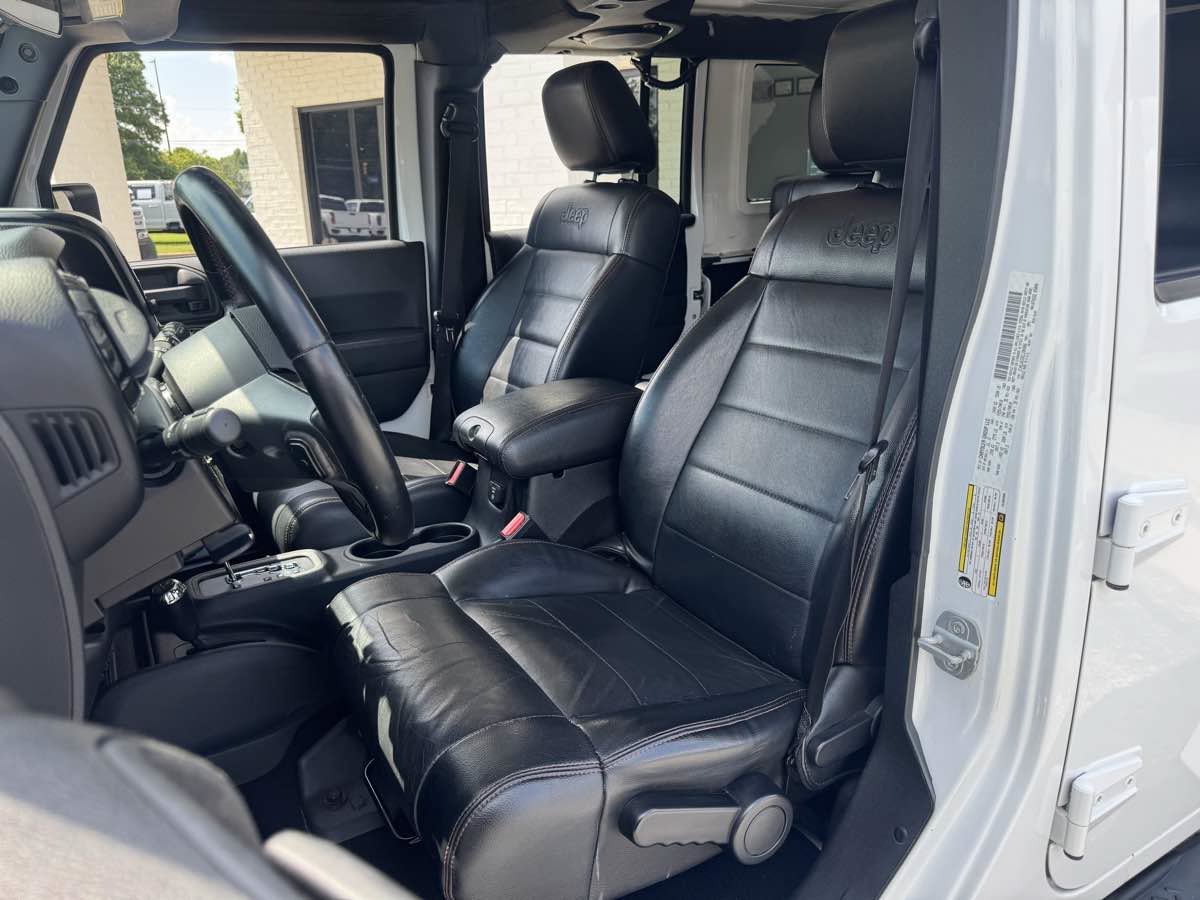 Used 2012 Jeep Wrangler Unlimited Sahara AWD/4WD image 10