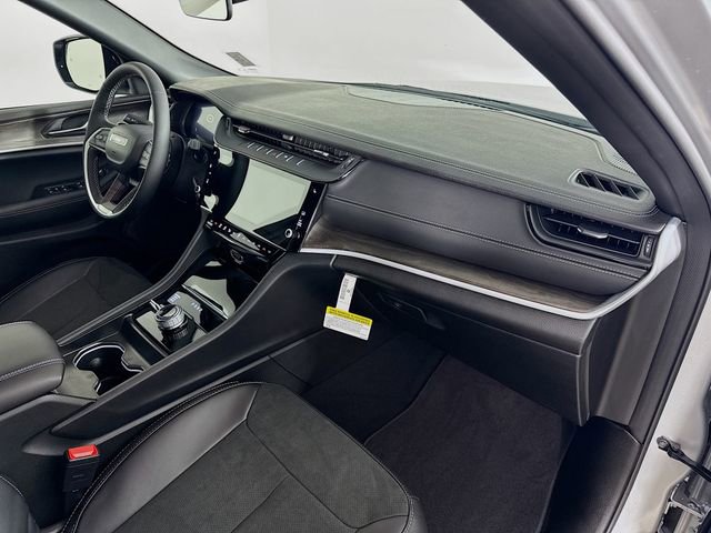 New 2026 Jeep Grand Cherokee Altitude image 32