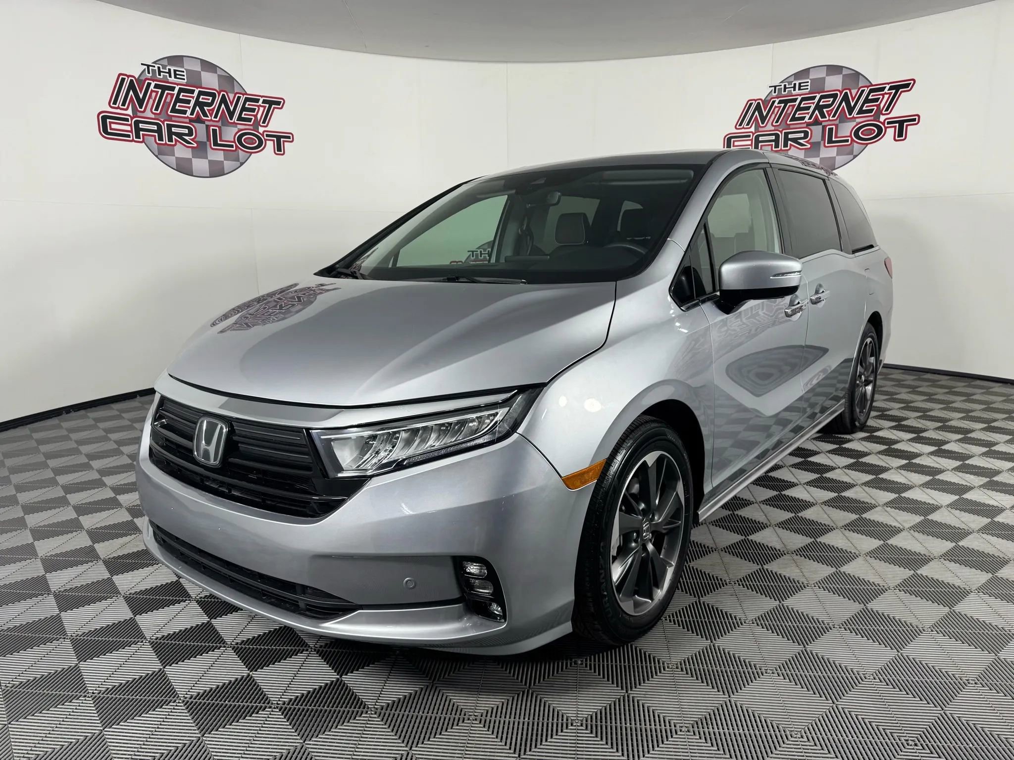 Used 2024 Honda Odyssey Elite image 3