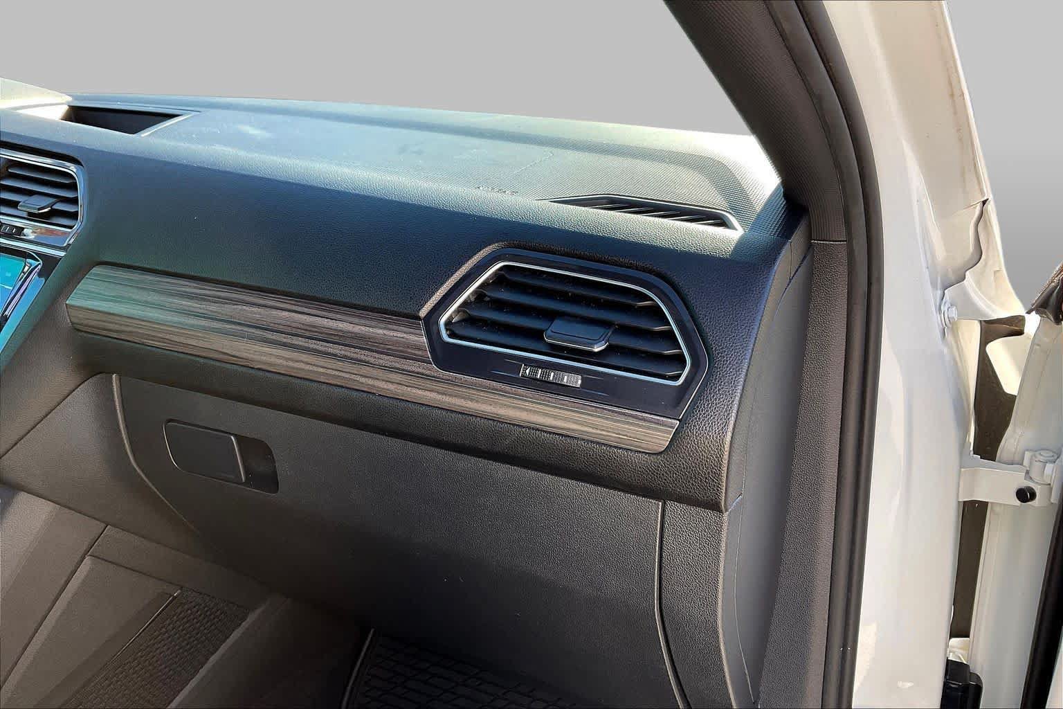 Used 2022 Volkswagen Tiguan SEL R-Line AWD/4WD image 19