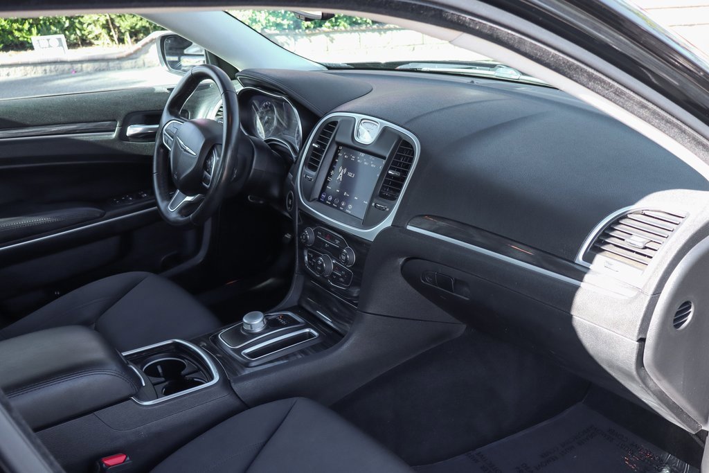 Used 2022 Chrysler 300 Touring image 39