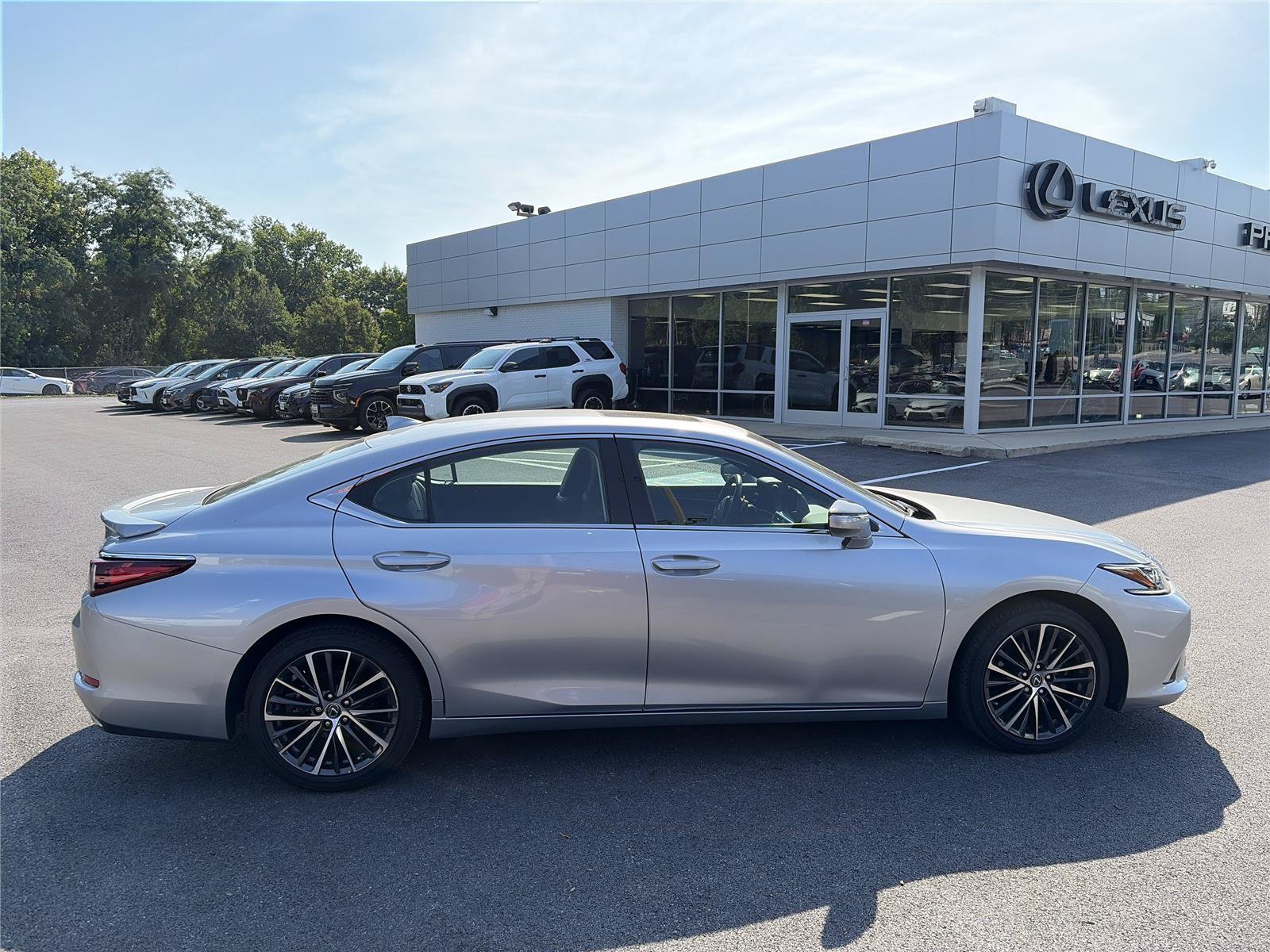 Used 2025 Lexus ES 350 w/ Premium Package FWD image 6