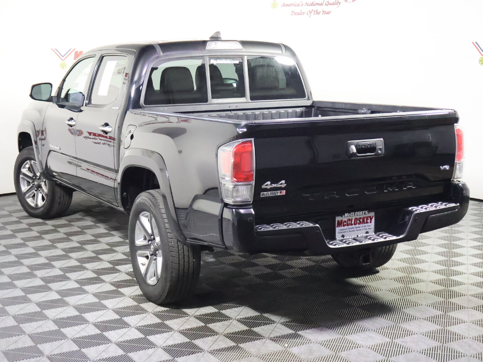 Used 2016 Toyota Tacoma Limited w/ Towing Package AWD/4WD image 12
