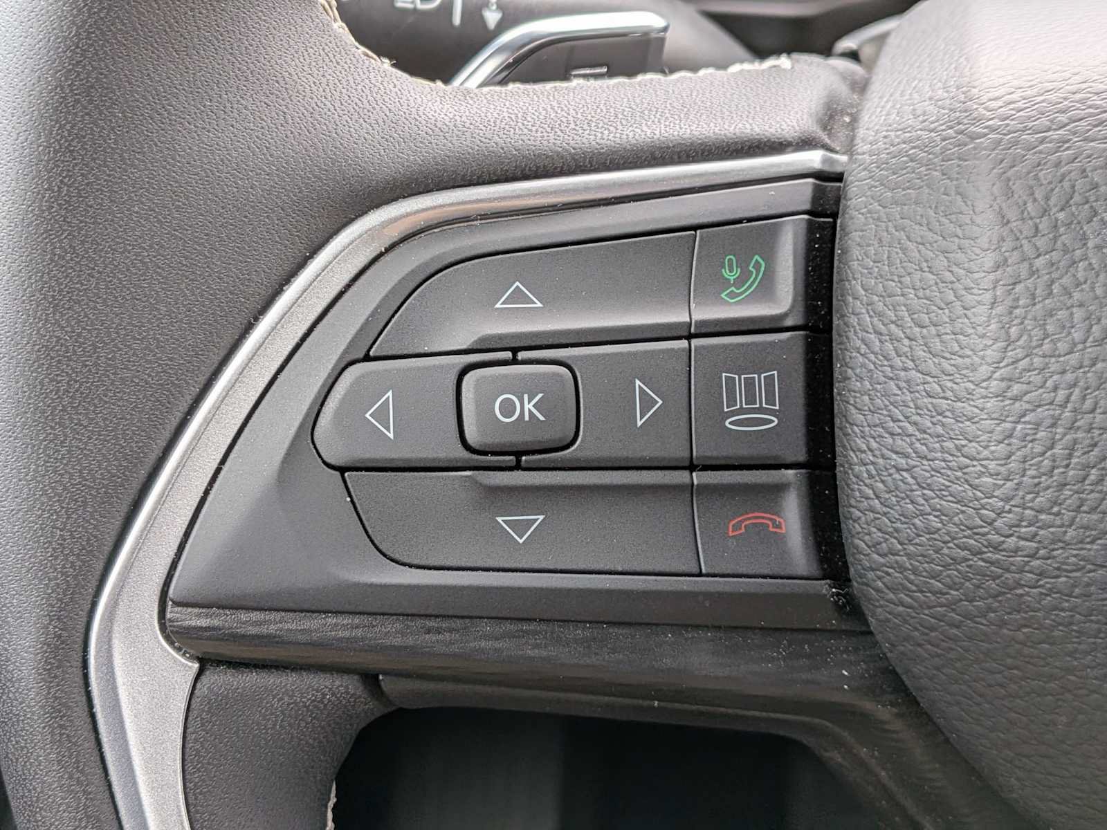 Used 2025 Jeep Grand Cherokee Laredo X w/ Luxury Tech Group I AWD/4WD image 23