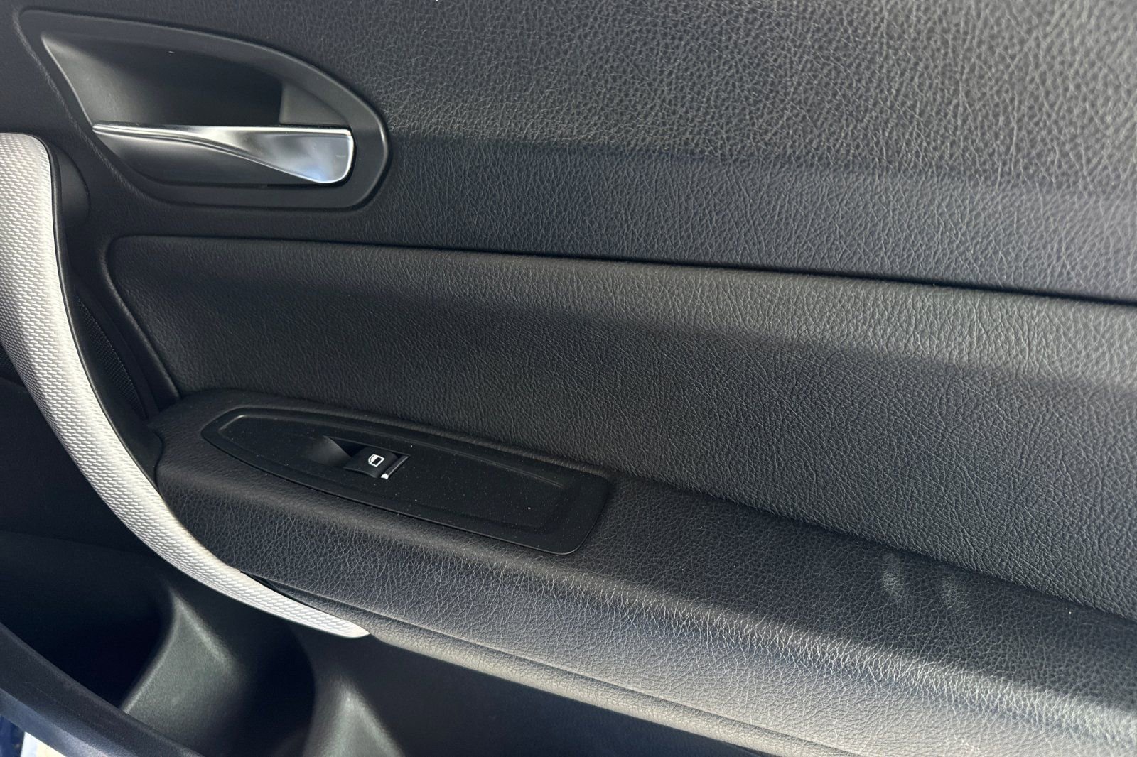 Used 2020 BMW 230i Coupe w/ M Sport Package image 19