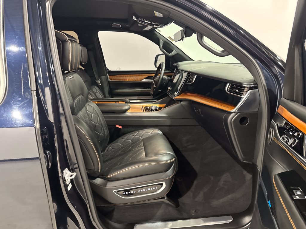 Used 2022 Jeep Grand Wagoneer Series III AWD/4WD image 22