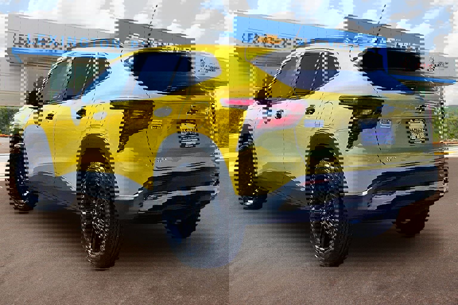 Used 2024 Chevrolet Trax ACTIV w/ Sunroof Package image 2