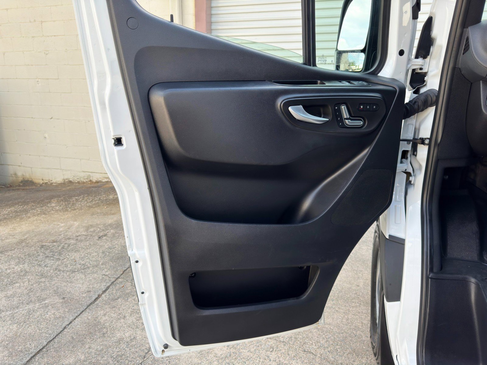 Used 2023 Mercedes-Benz Sprinter 2500 image 39