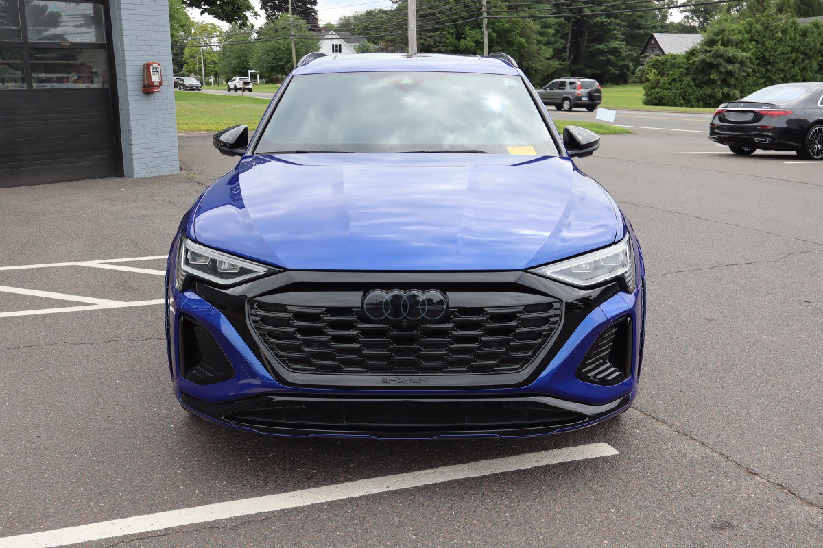 Used 2024 Audi SQ8 e-tron Premium Plus w/ Black Optic Package AWD/4WD image 3