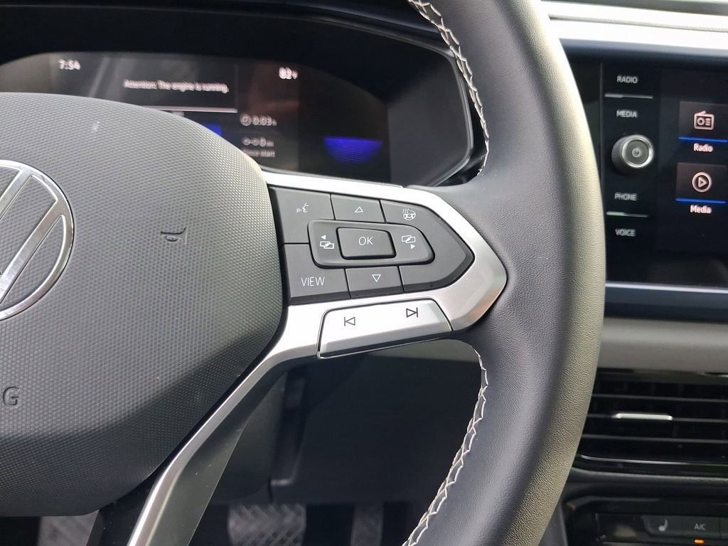 Used 2023 Volkswagen Taos SE w/ Panoramic Sunroof Package FWD image 21
