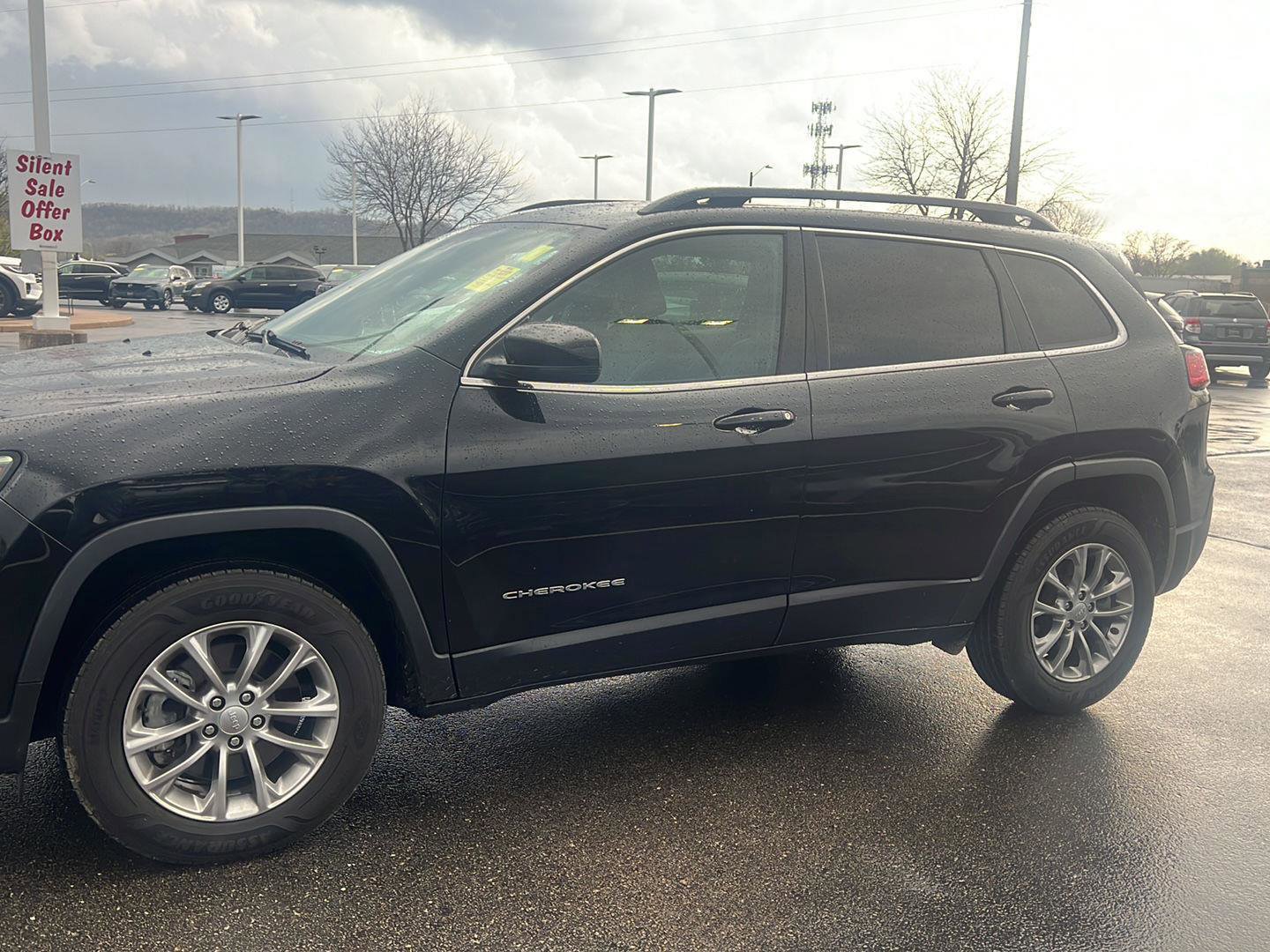 Used 2022 Jeep Cherokee Latitude Lux w/ Sun & Sound Group image 11