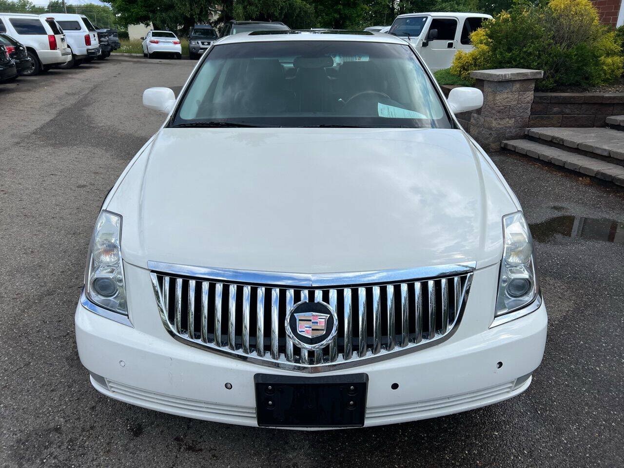 Used 2011 Cadillac DTS Luxury FWD image 10