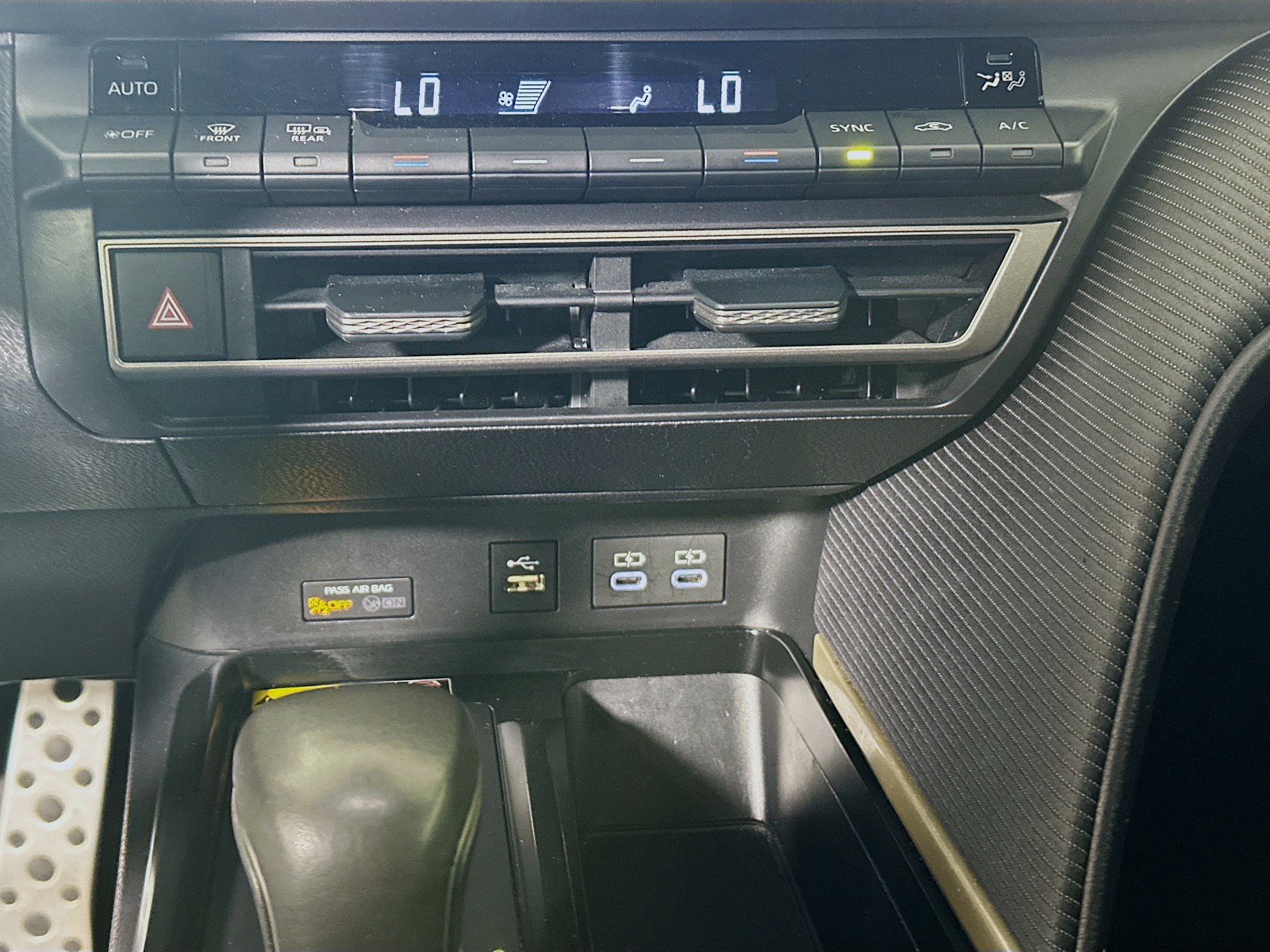 Used 2025 Toyota Camry SE w/ Convenience Package FWD image 23