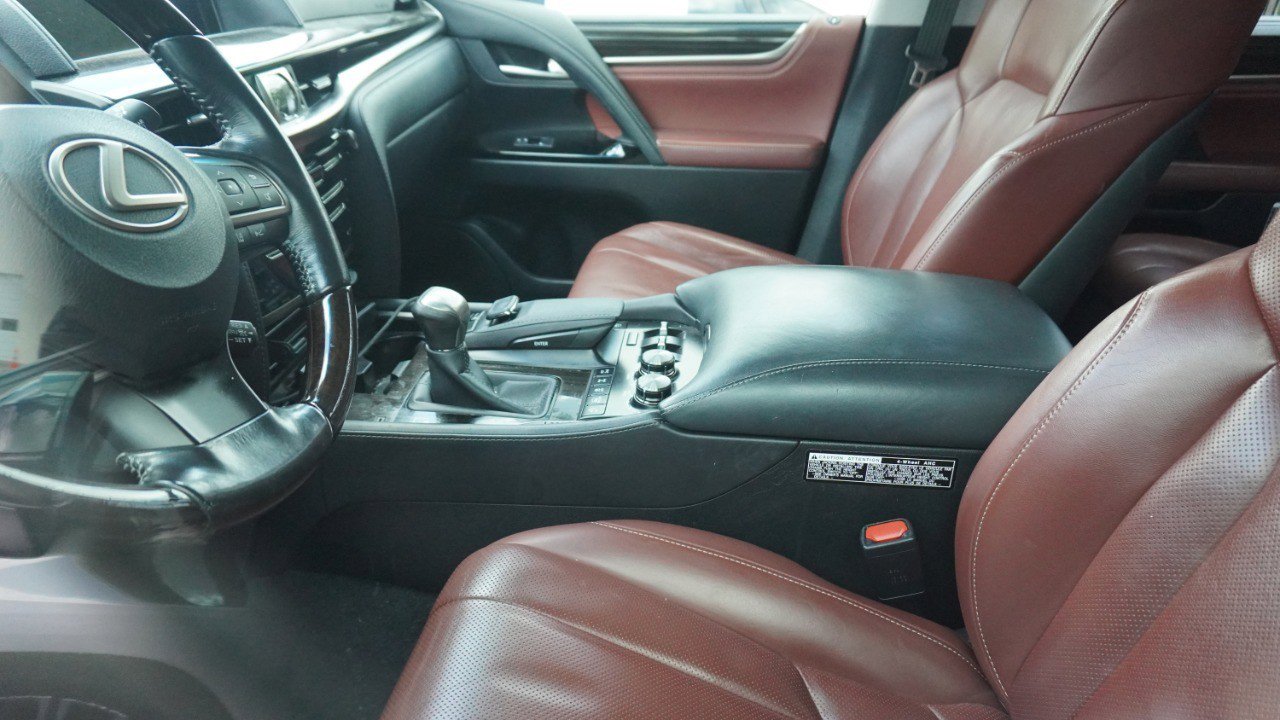 Used 2017 Lexus LX 570 4WD w/ Luxury Package image 7