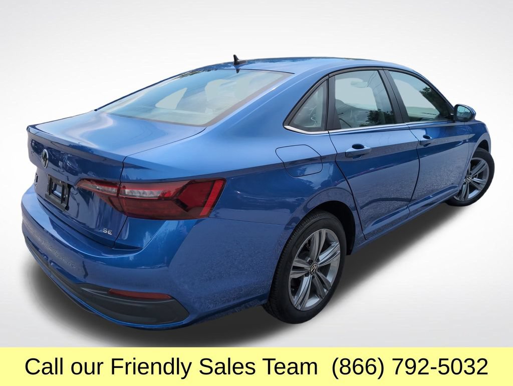 Used 2024 Volkswagen Jetta SE FWD image 6
