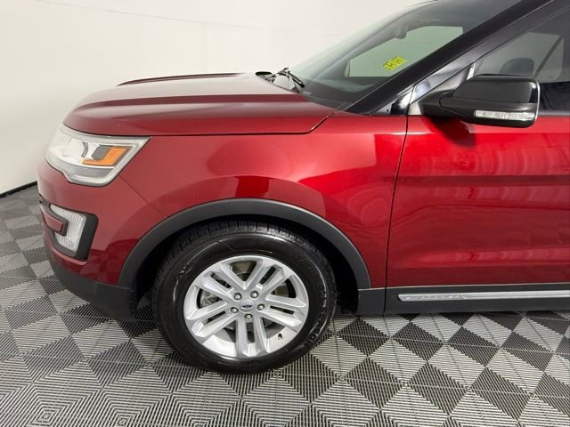 Used 2017 Ford Explorer XLT w/ Equipment Group 202A image 12