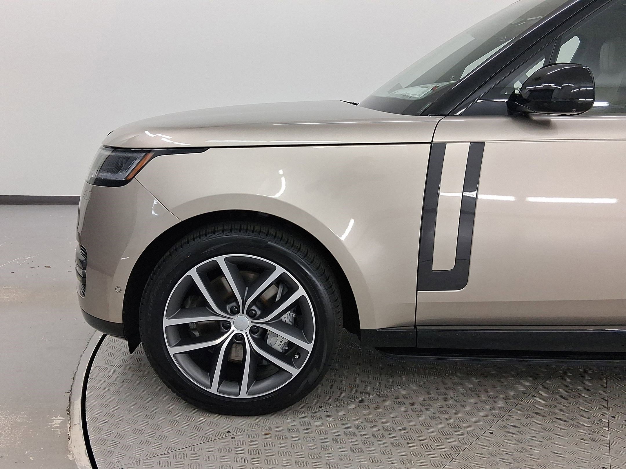 New 2025 Land Rover Range Rover SE image 19