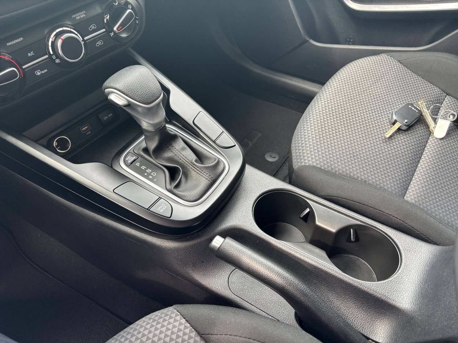 Used 2025 Kia Soul LX w/ LX Technology Package FWD image 37