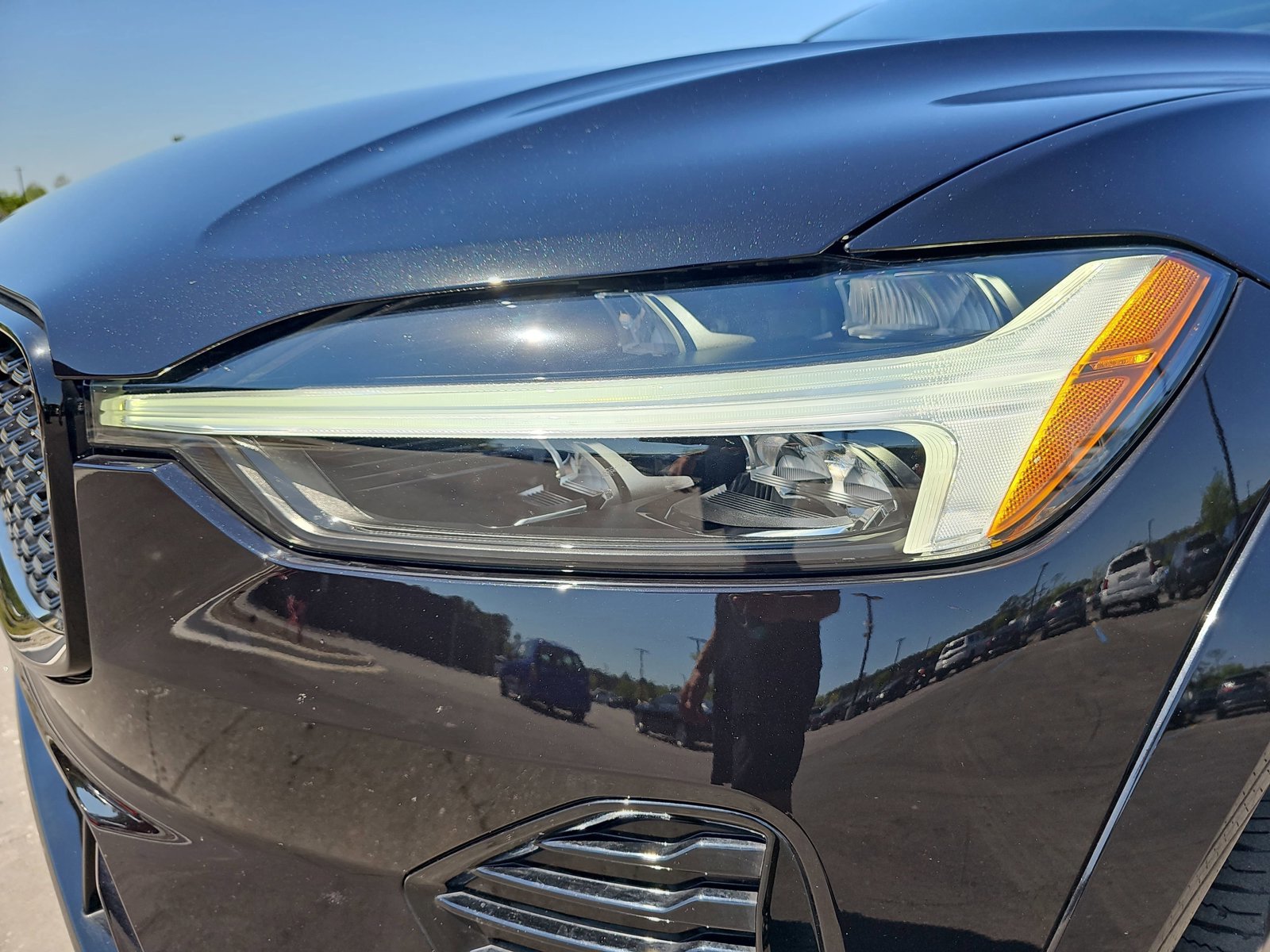 Used 2023 Volvo XC60 B5 Ultimate w/ Protection Package Premier FWD image 32