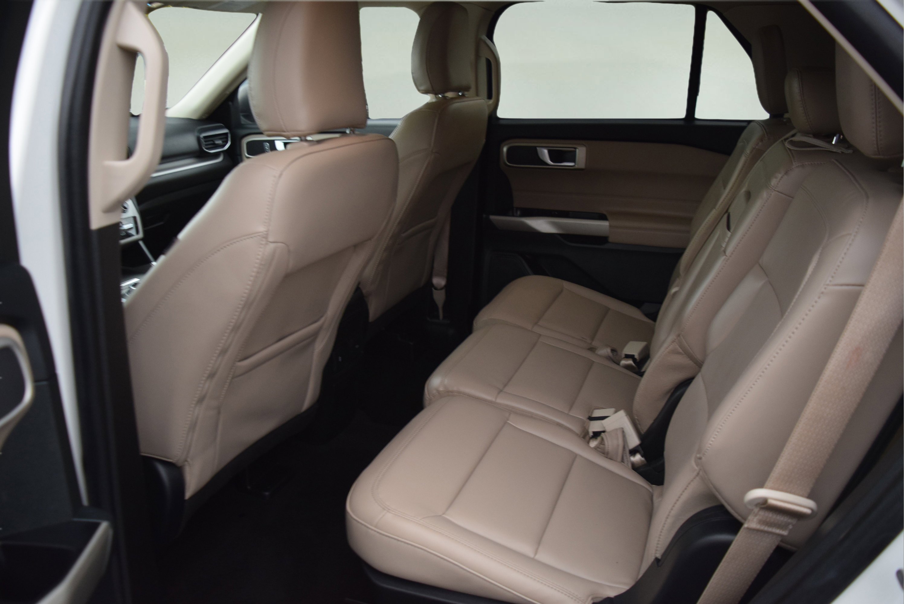 Used 2023 Ford Explorer XLT w/ Equipment Group 202A image 8