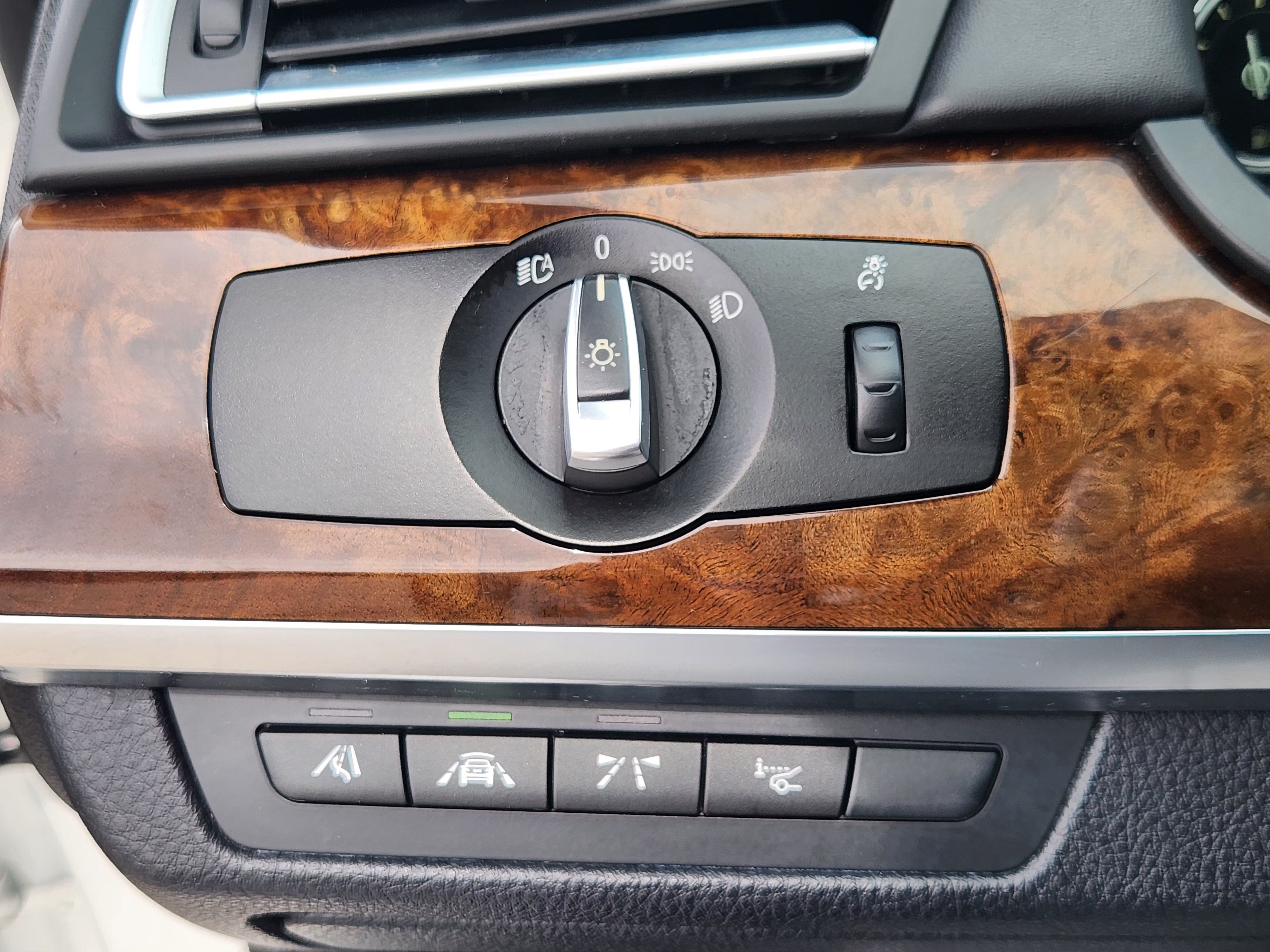 Used 2015 BMW 750Li RWD image 21