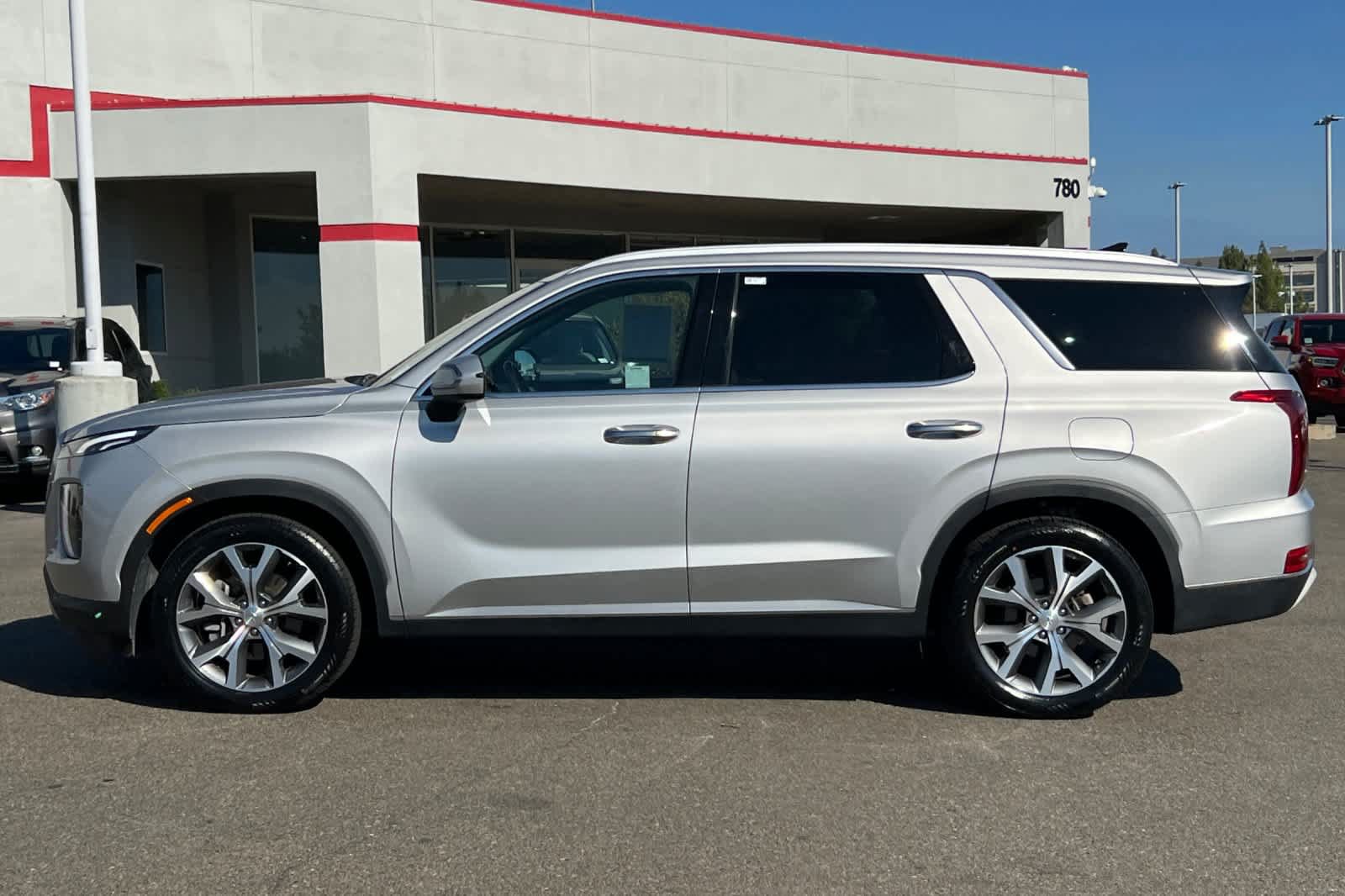 Used 2022 Hyundai Palisade SEL w/ Premium Package FWD image 9