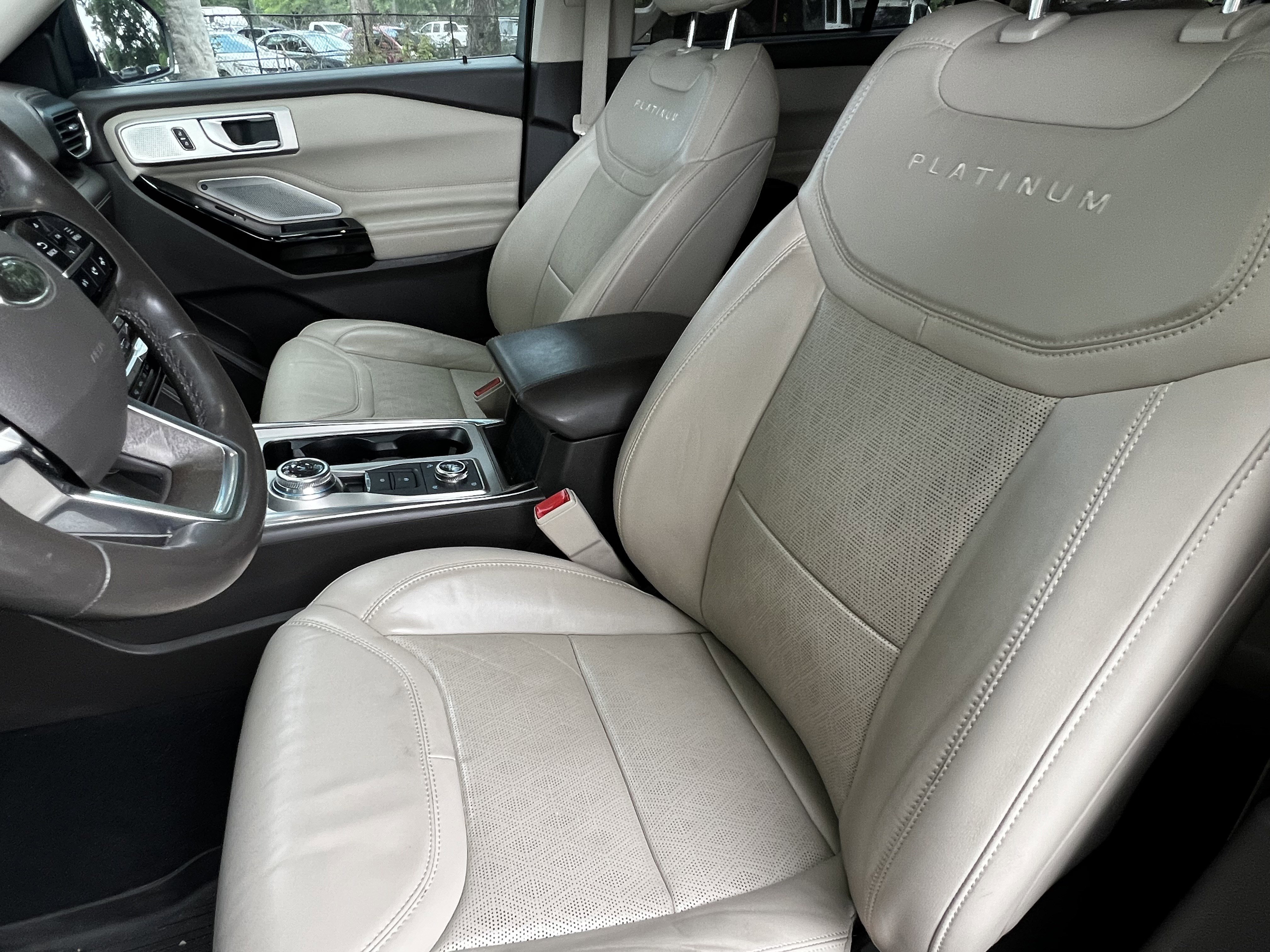 Used 2021 Ford Explorer Platinum w/ Equipment Group 601A AWD/4WD image 17