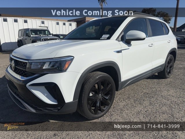 Used 2022 Volkswagen Taos SE w/ Panoramic Sunroof Package