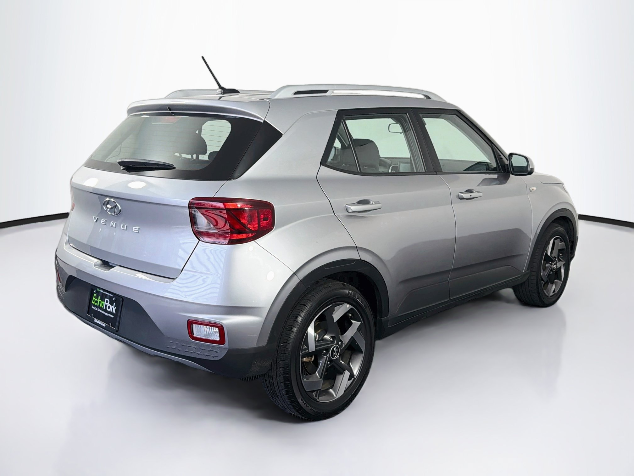 Used 2025 Hyundai Venue SEL FWD image 9