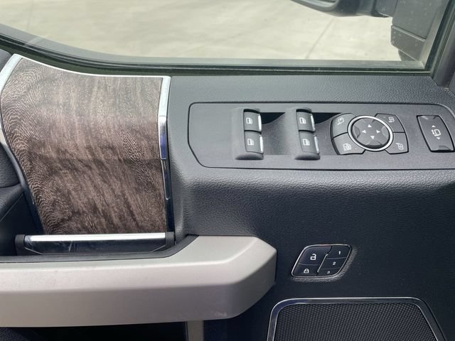 Used 2018 Ford F250 Lariat w/ Lariat Ultimate Package AWD/4WD image 24