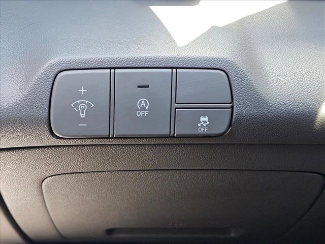 Used 2025 Hyundai Elantra SE FWD image 16