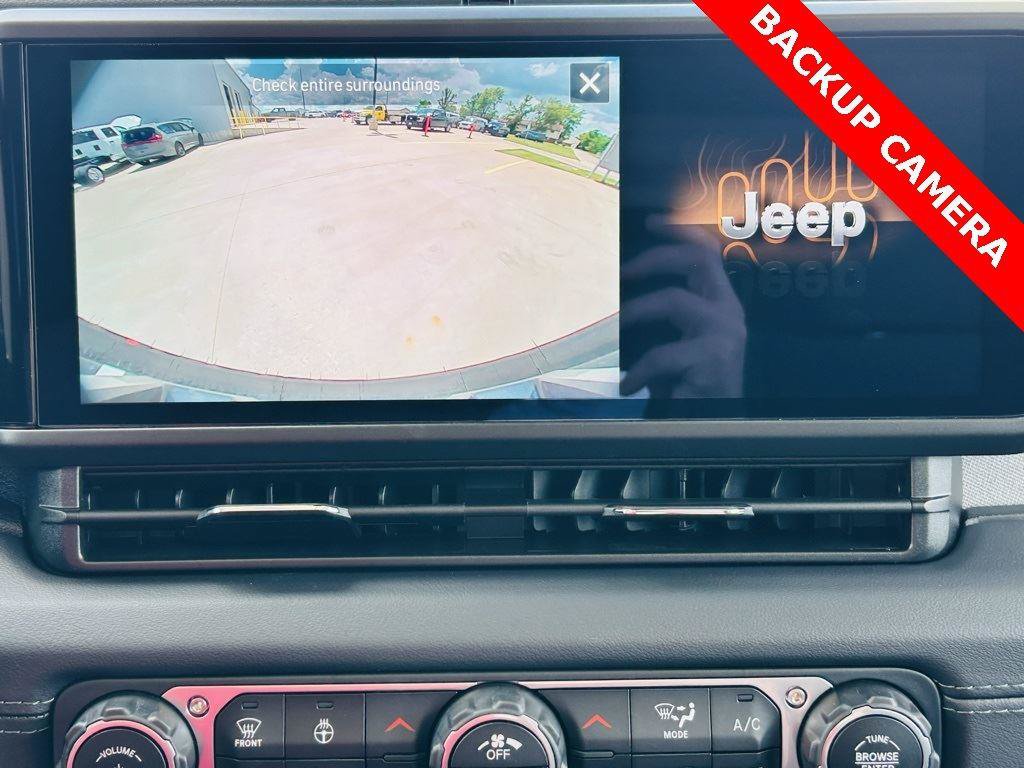 New 2025 Jeep Wrangler Unlimited Sahara AWD/4WD image 7