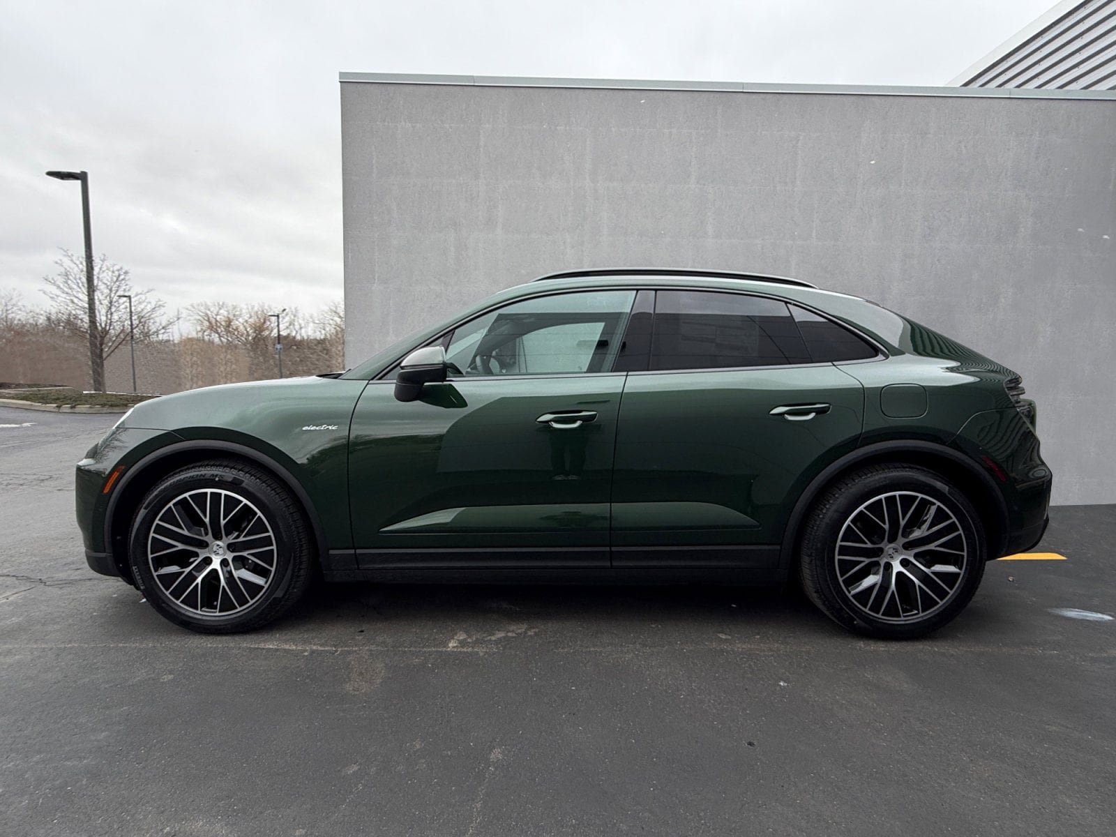 New 2026 Porsche Macan 4 Electric AWD/4WD image 2