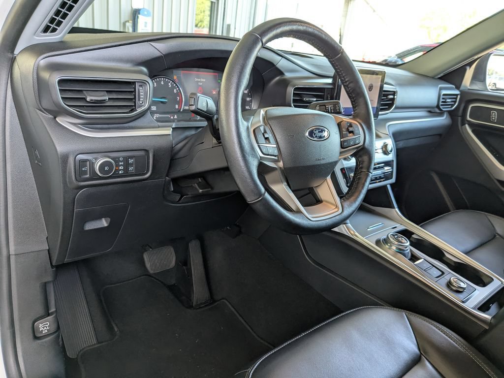 Used 2022 Ford Explorer XLT w/ Equipment Group 202A AWD/4WD image 10