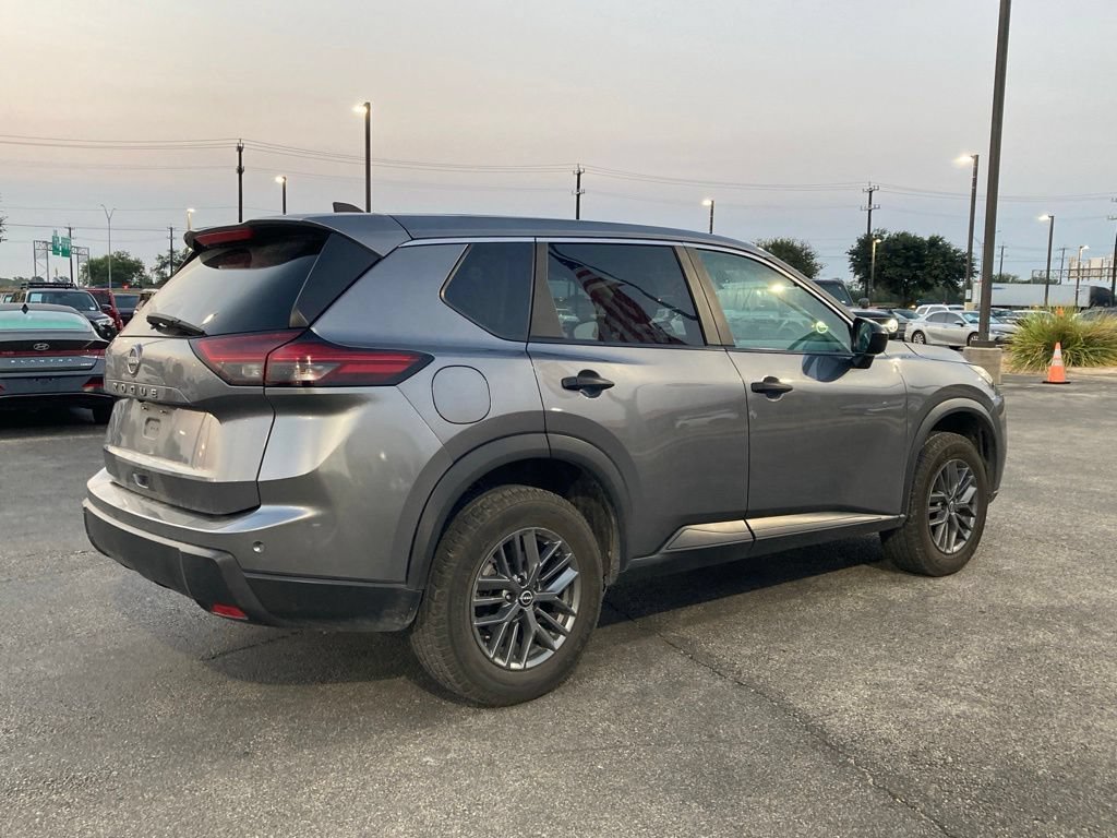 Used 2024 Nissan Rogue S FWD image 5